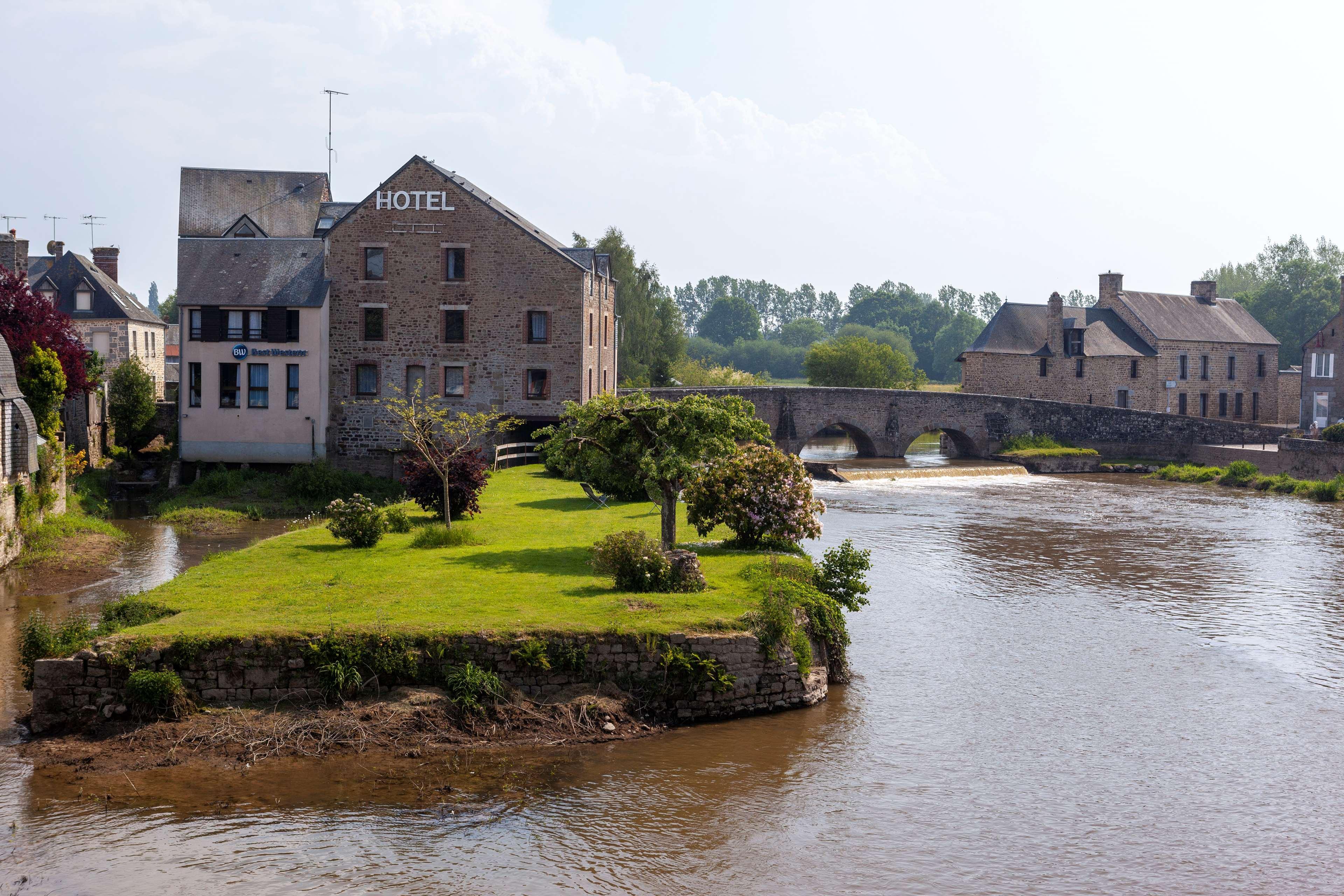 Best Western Le Moulin De Ducey Bagian luar foto